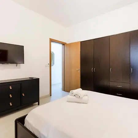 Centre Paceville Apt With Terrace, Bbq & Wifi By 360 Estates San Ġiljan