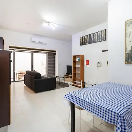 Centre Paceville Apt With Terrace, Bbq & Wifi By 360 Estates * San Ġiljan